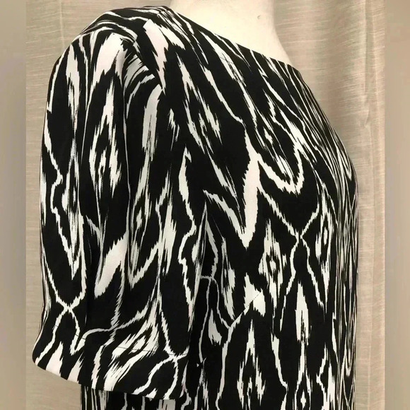 CHICO’S Black Label Abstract Print Blouse Size: 2 - Picture 4 of 9